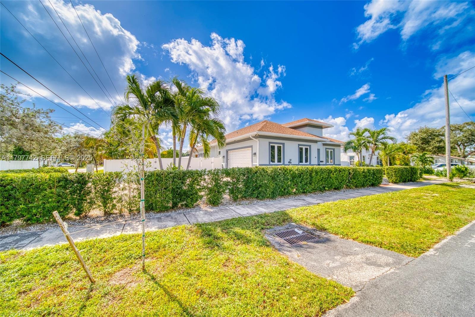 207 SW 11th Street, Dania Beach, FL 33004 photo 2