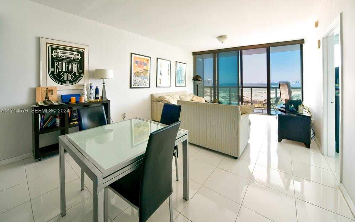 888 Biscayne Boulevard 2511 — photo 3