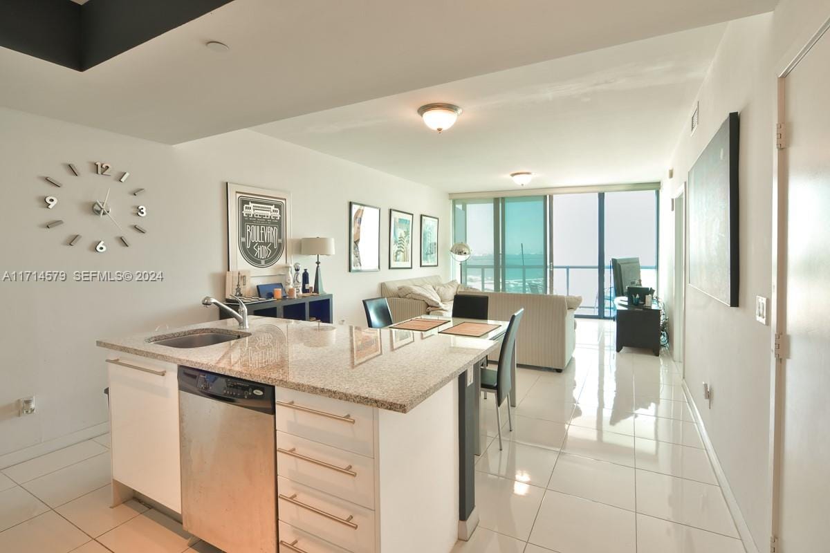 888 Biscayne Boulevard 2511 — photo 4