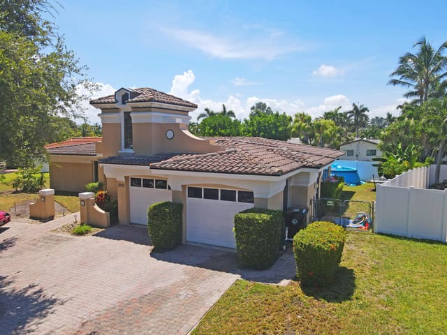 2651 NE 49th Street, Lighthouse Point, FL 33064