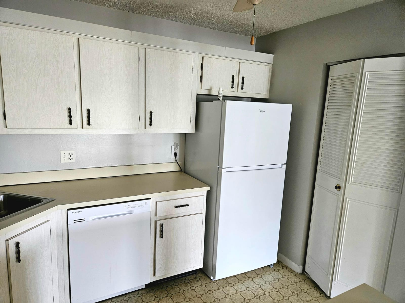 5991 Whispering Pine Way D-2, Greenacres, FL 33463 photo 13