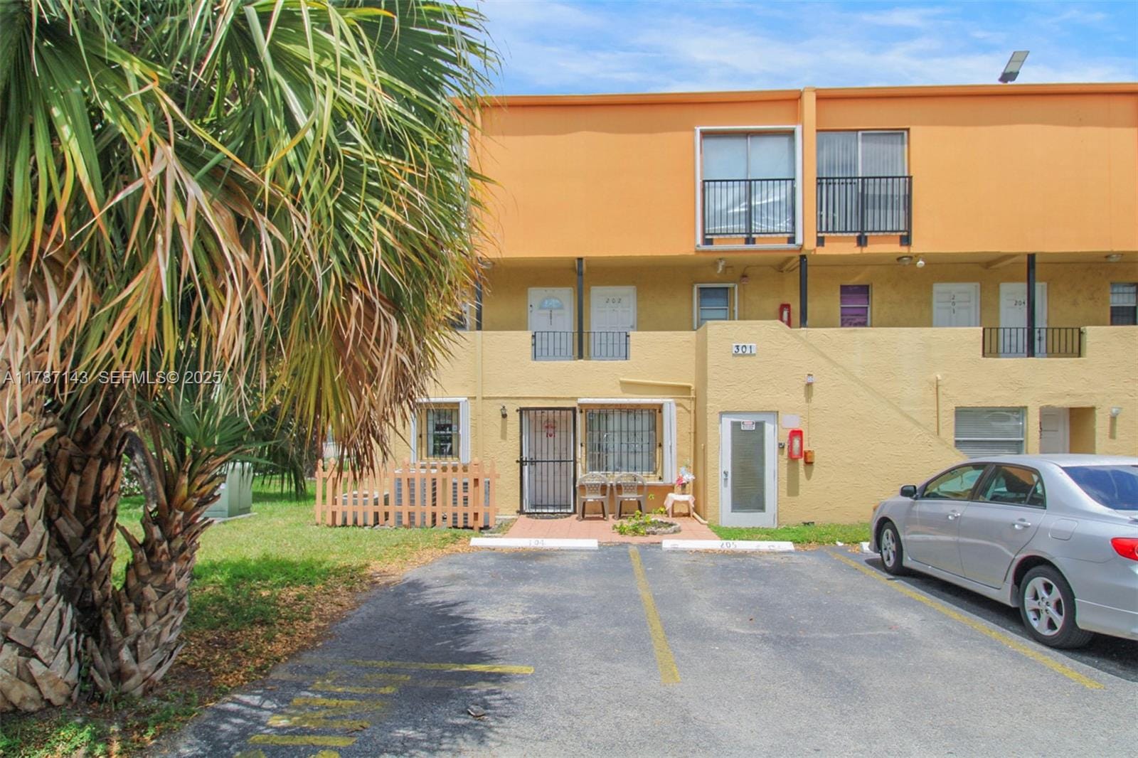 301 NW 109th Avenue 201, Miami, FL 33172