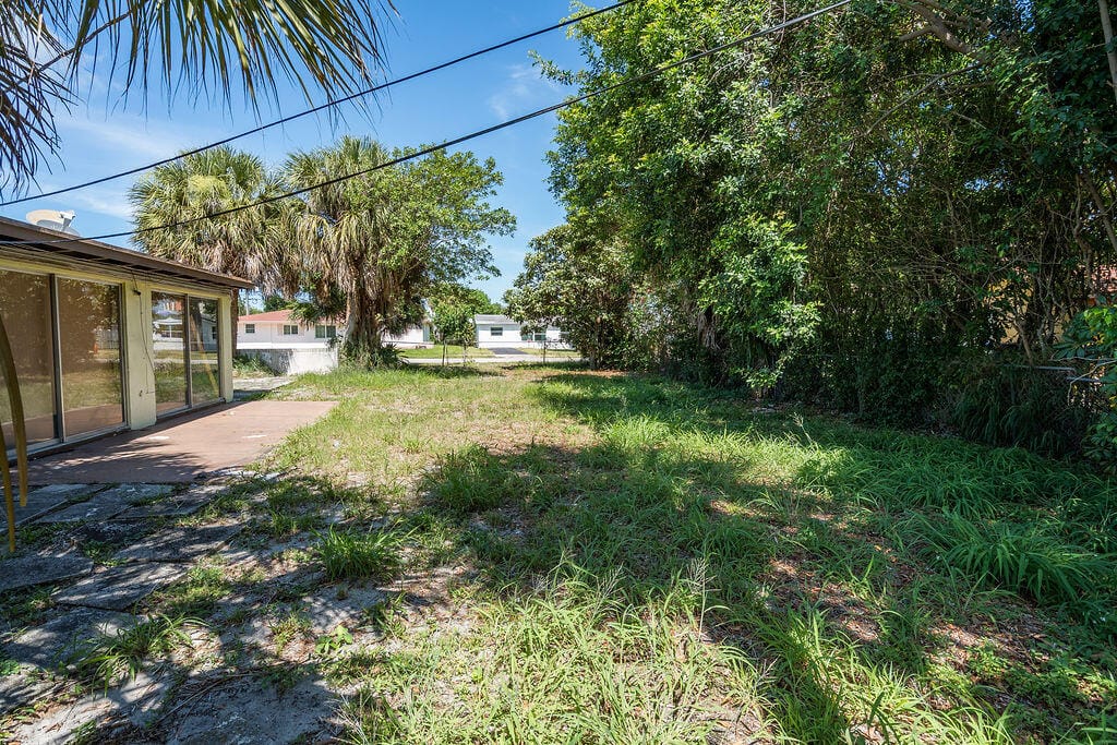 371 W 34th Street, Riviera Beach, FL 33404 photo 4