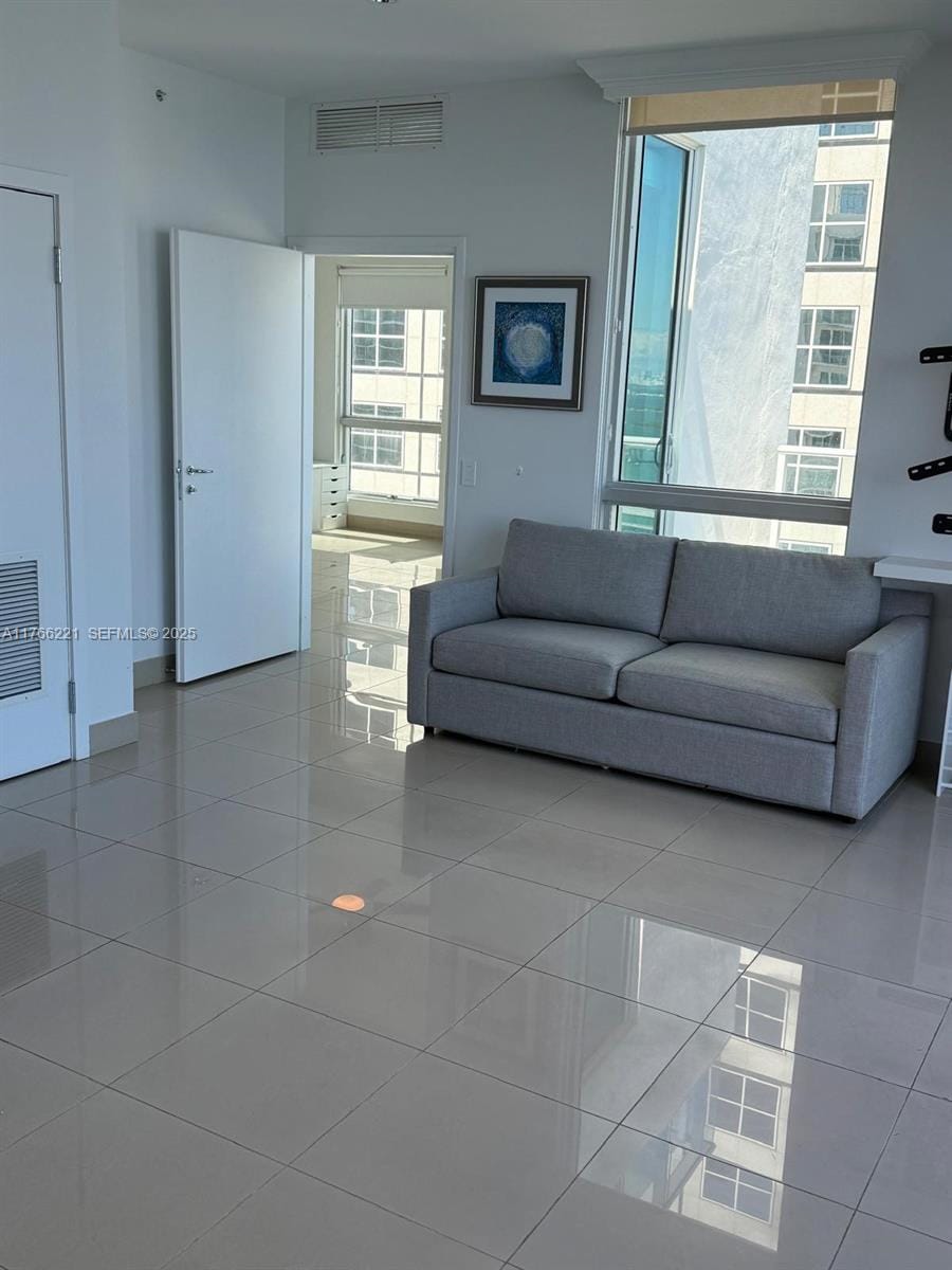 300 S Biscayne Boulevard 3716, Miami, FL 33131 photo 24