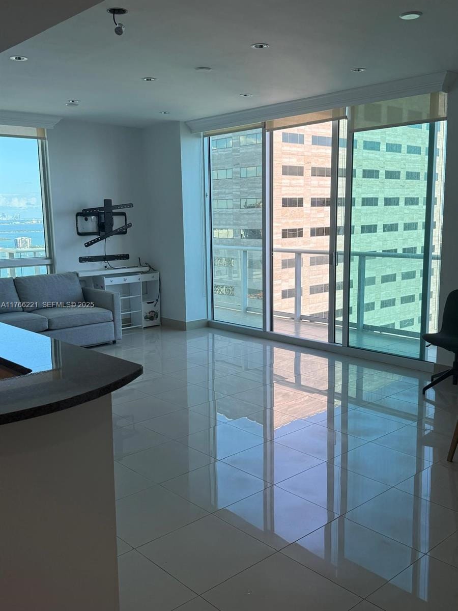 300 S Biscayne Boulevard 3716, Miami, FL 33131 photo 9