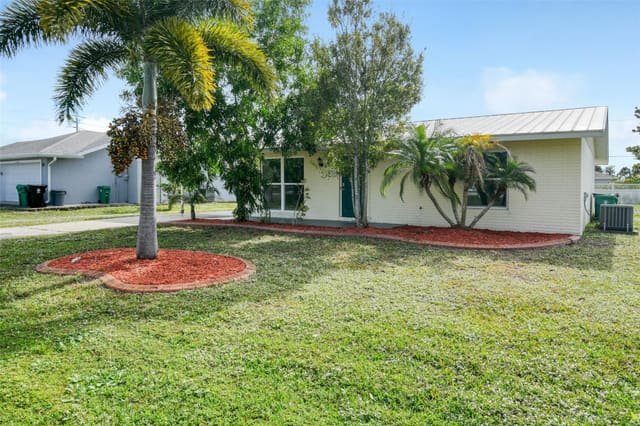 118 SW Ray Avenue, Port St. Lucie, FL 34983