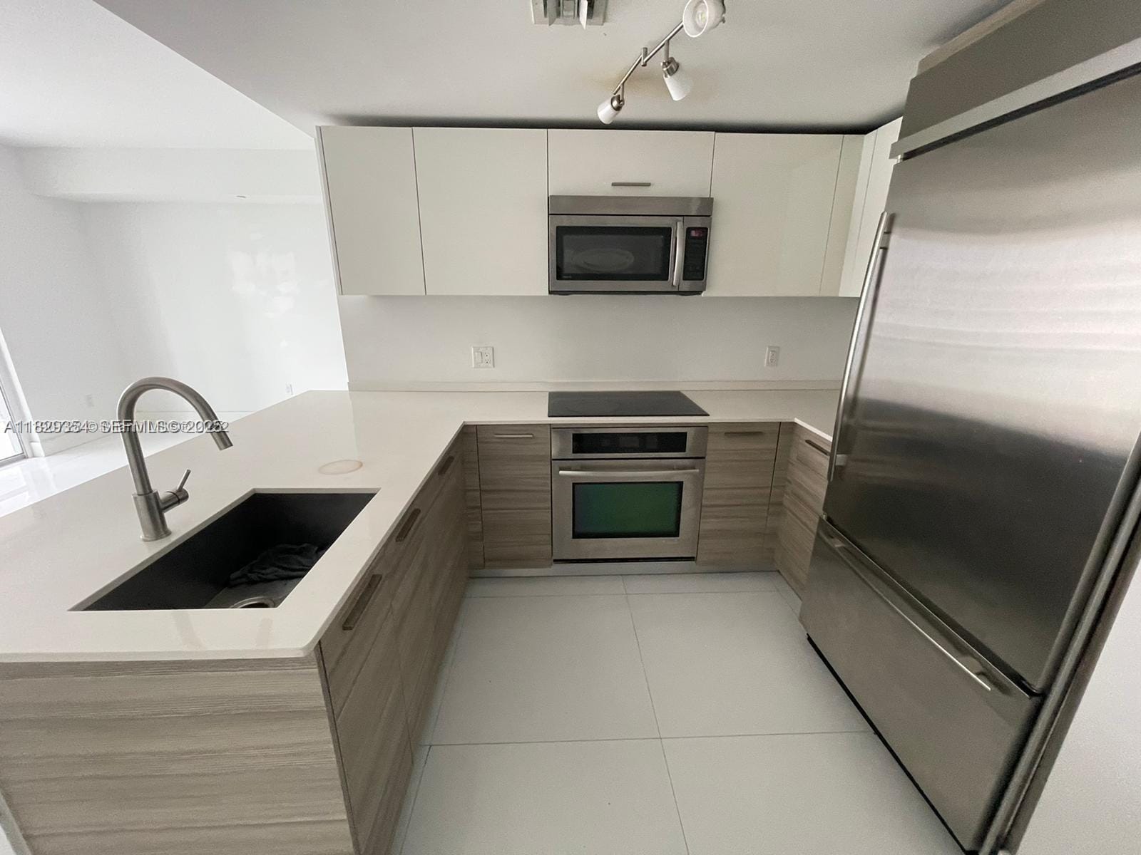 1300 Brickell Bay Drive 1611, Miami, FL 33131 photo 3