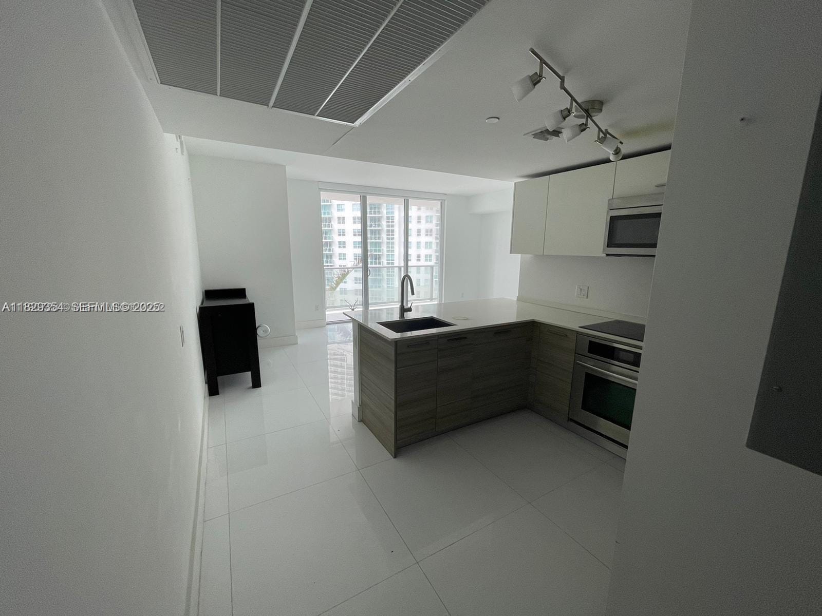 1300 Brickell Bay Drive 1611, Miami, FL 33131 photo 4