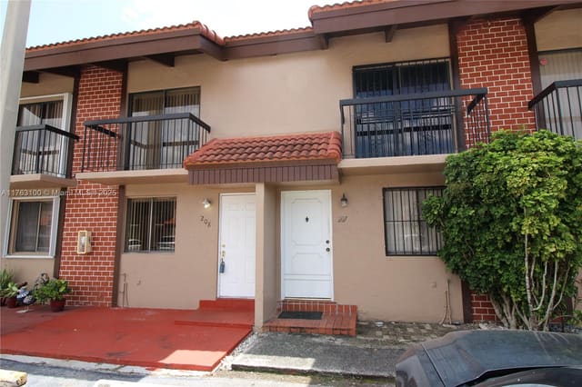 1925 SW 107th Avenue 208, sold in Villas At University Square, Miami, FL
