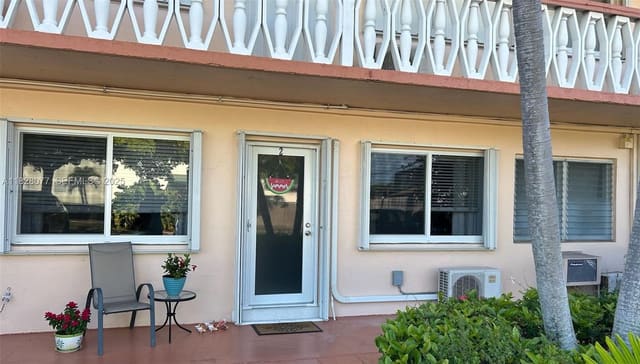 1000 SW 10th Terrace 2P, Hallandale Beach, FL 33009