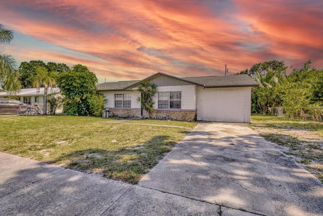 107 Gotham Drive, sold in Sheraton Plaza Unit 2 Replat, Fort Pierce, FL