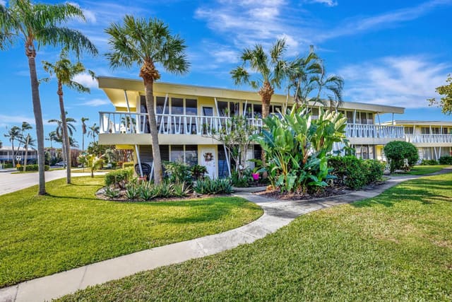 2755 NE 28th Avenue A3, Lighthouse Bay, Lighthouse Point, FL
