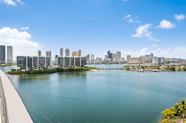 3300 NE 188th Street UPH09, Aventura, FL 33180