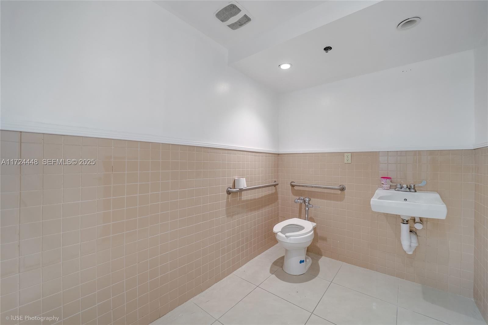 150 SE 2nd Avenue 103, Miami, FL 33131 photo 16
