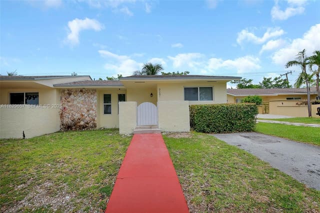 9241 SW 204th Terrace, sold in Saga View, Cutler Bay, FL