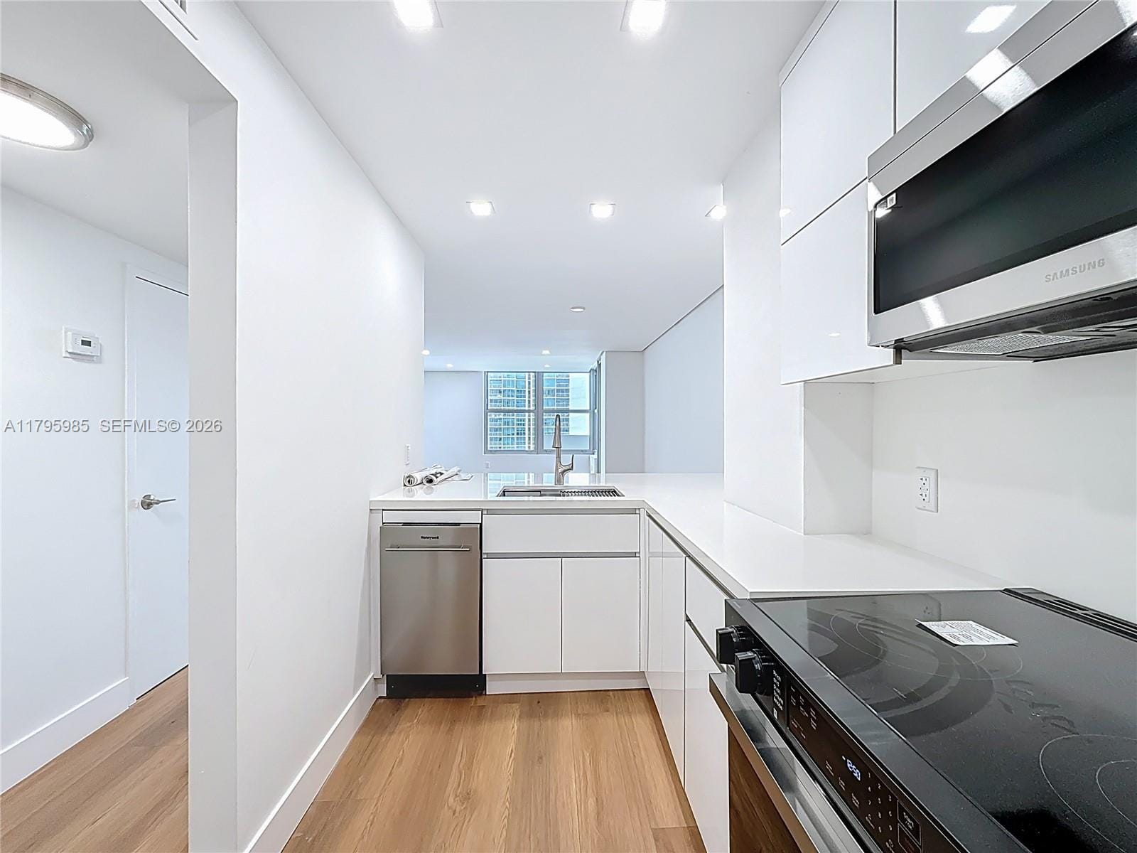 2899 Collins Avenue 1218 — photo 9