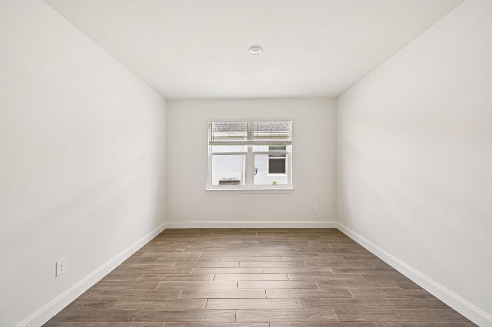 5661 Hampton Park Circle — photo 7
