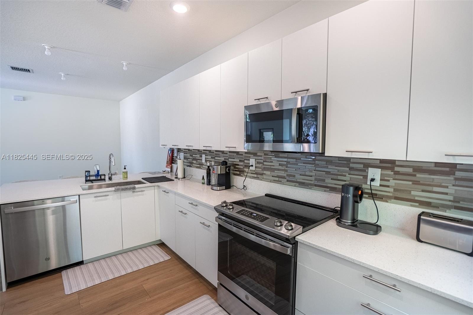 4269 NW 83rd Path, Doral, FL 33166 photo 8