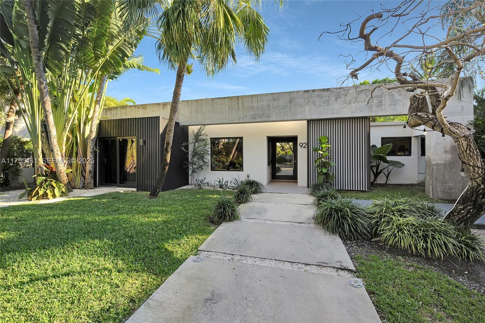 4 bedroom home for sale at 92 Mashta, Key Biscayne, FL 33149 — $3,480,000