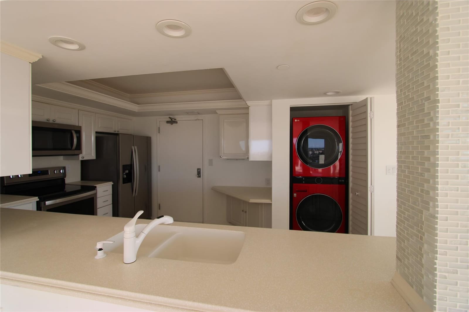 3200 Port Royale Drive 2007 — photo 8