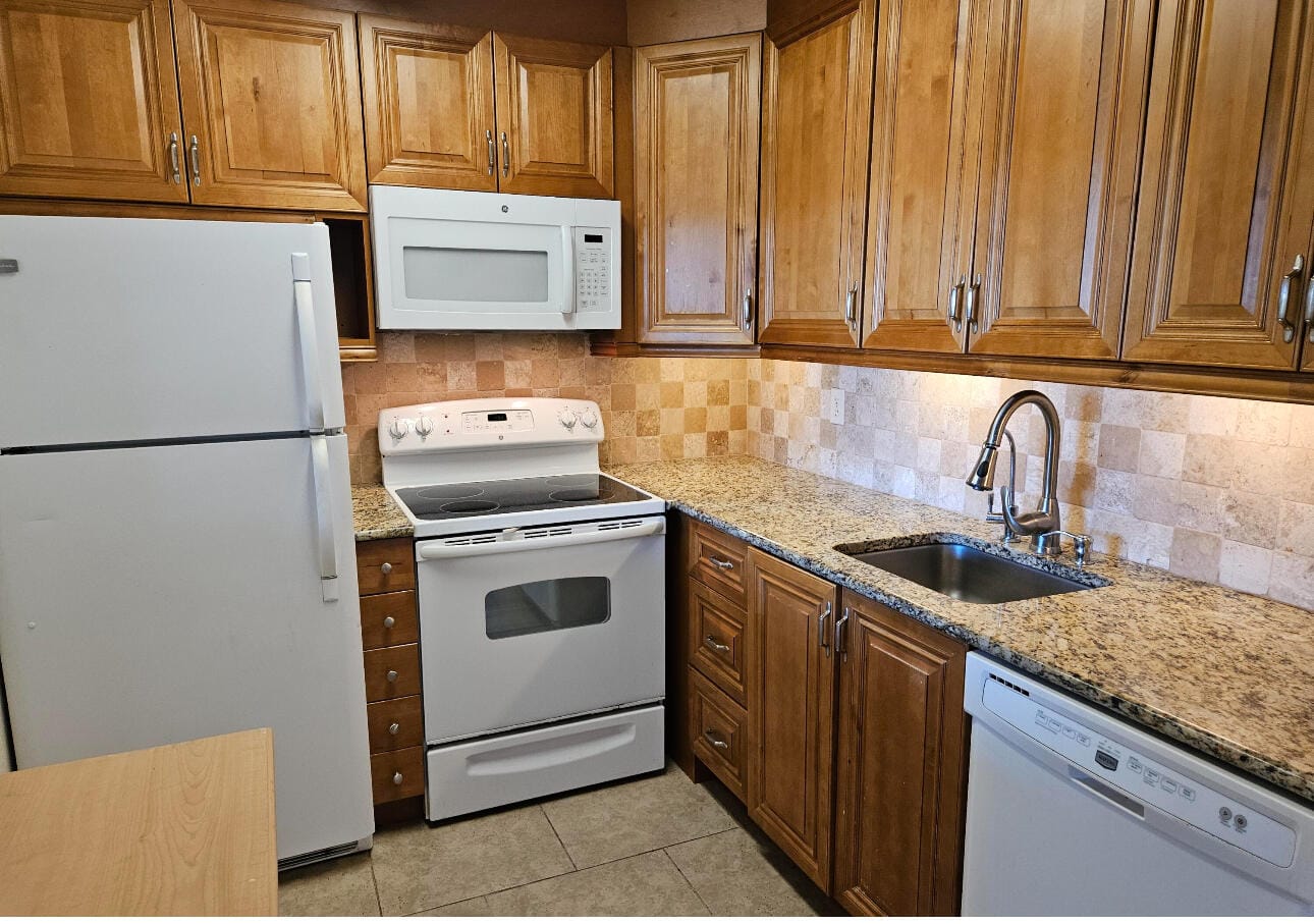 700 Village Green Court 303, Palm Springs, FL 33461