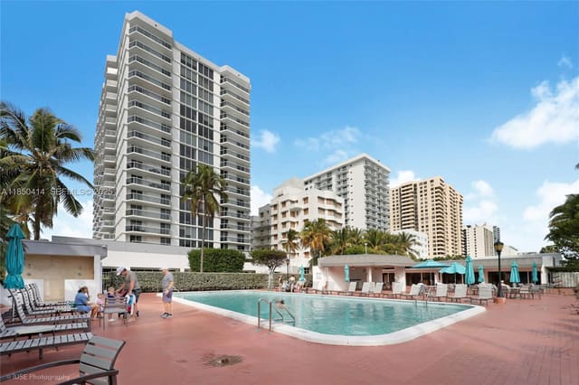 2401 Collins Avenue 1109, Miami Beach, FL 33140