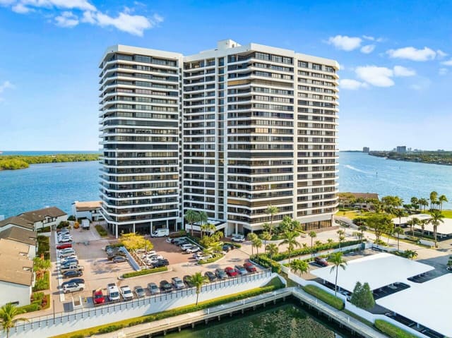 100 Lakeshore Drive 252, North Palm Beach, FL 33408
