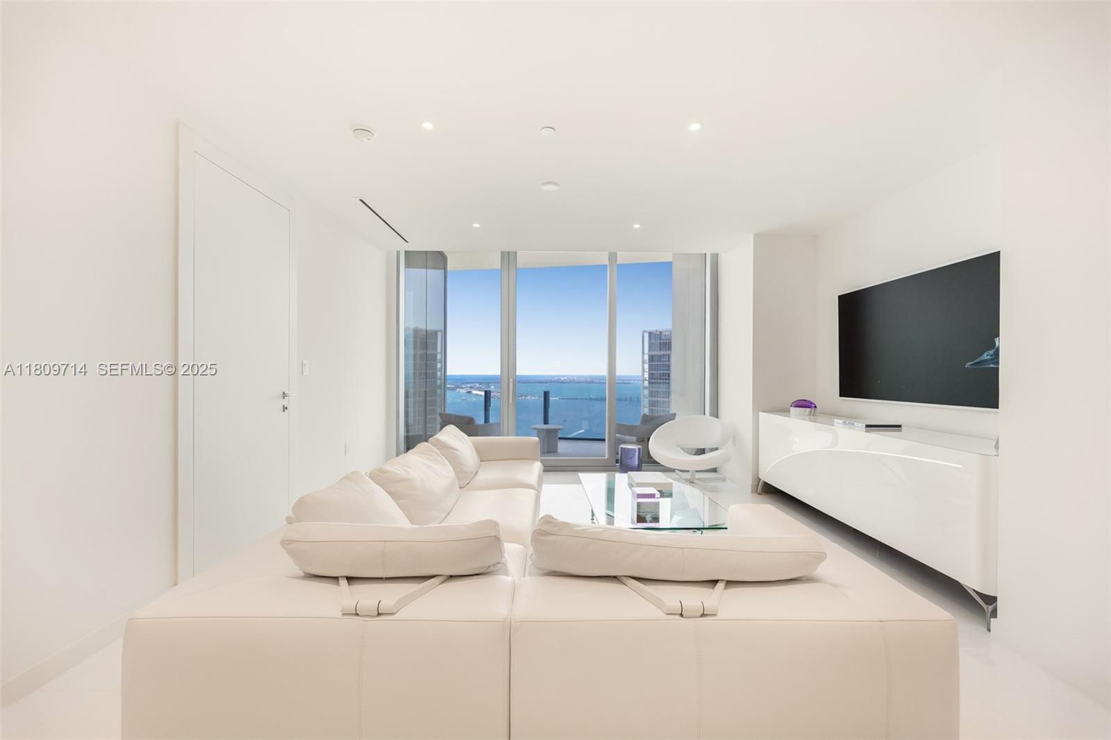 300 Biscayne Blvd Way 5205W, Miami, FL 33131 photo 13