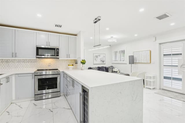 2550 SW 68th Avenue, sold in Central Manor Sec 1, Miami, FL