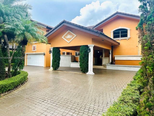 8565 NW 168th Terrace, sold in Eighth Addn TO Royal Oaks, Miami Lakes, FL