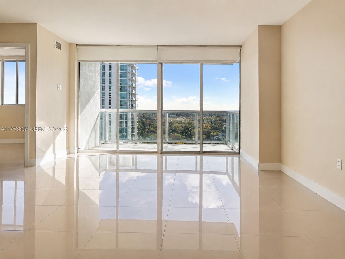 1861 S River Drive 1504 — photo 3