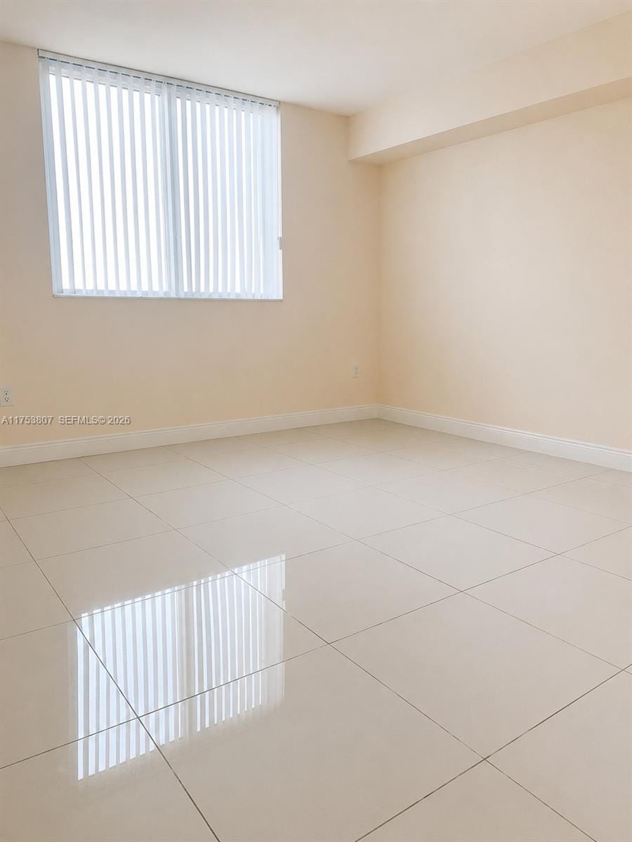 1861 S River Drive 1504 — photo 6