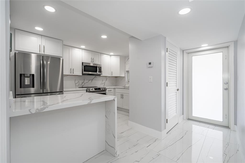 361 S Hollybrook Drive 105, Pembroke Pines, FL 33025, Pembroke Pines