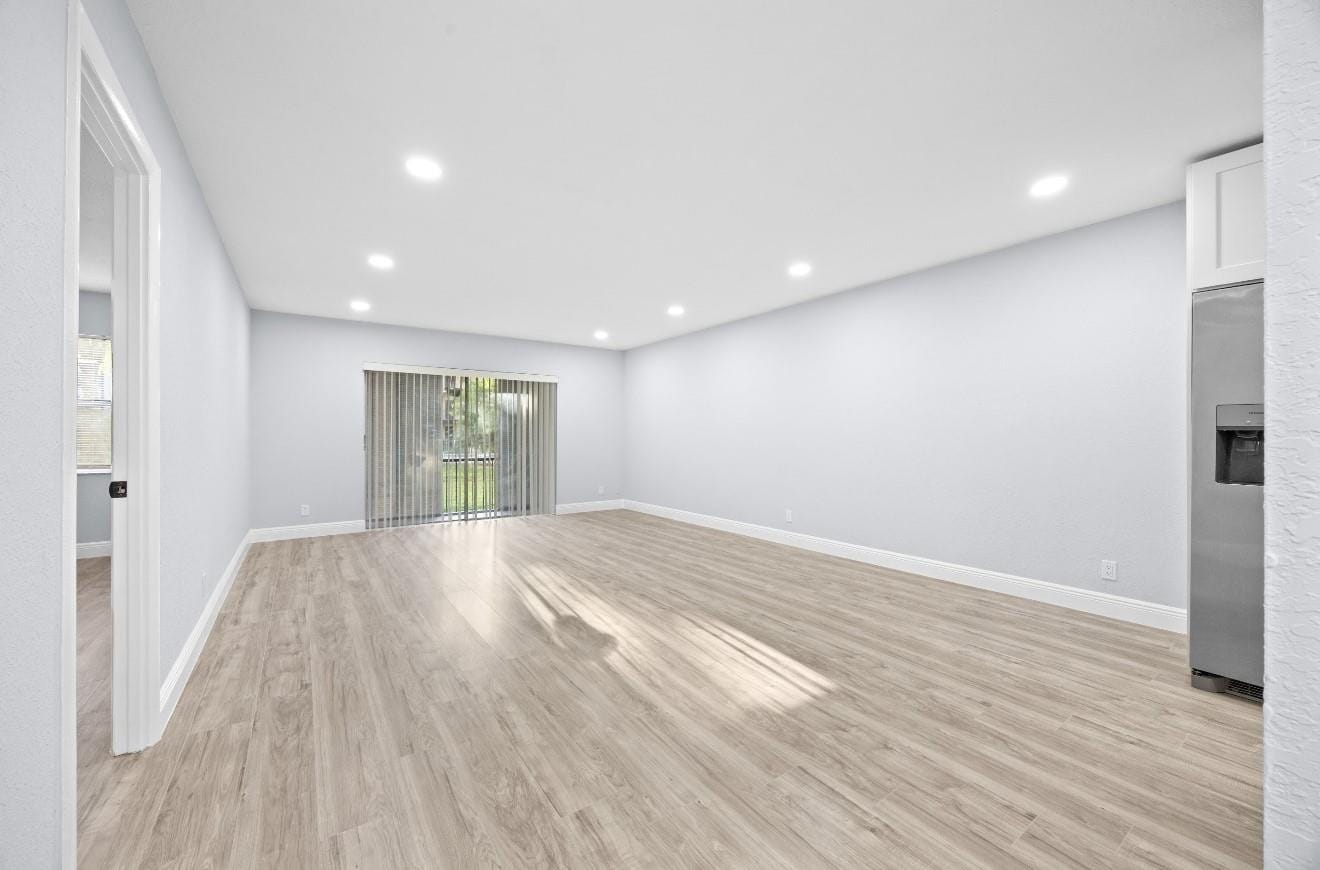 6061 N Falls Cir Drive 109 — photo 4