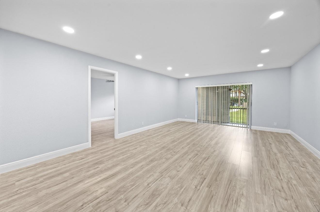 6061 N Falls Cir Drive 109 — photo 5