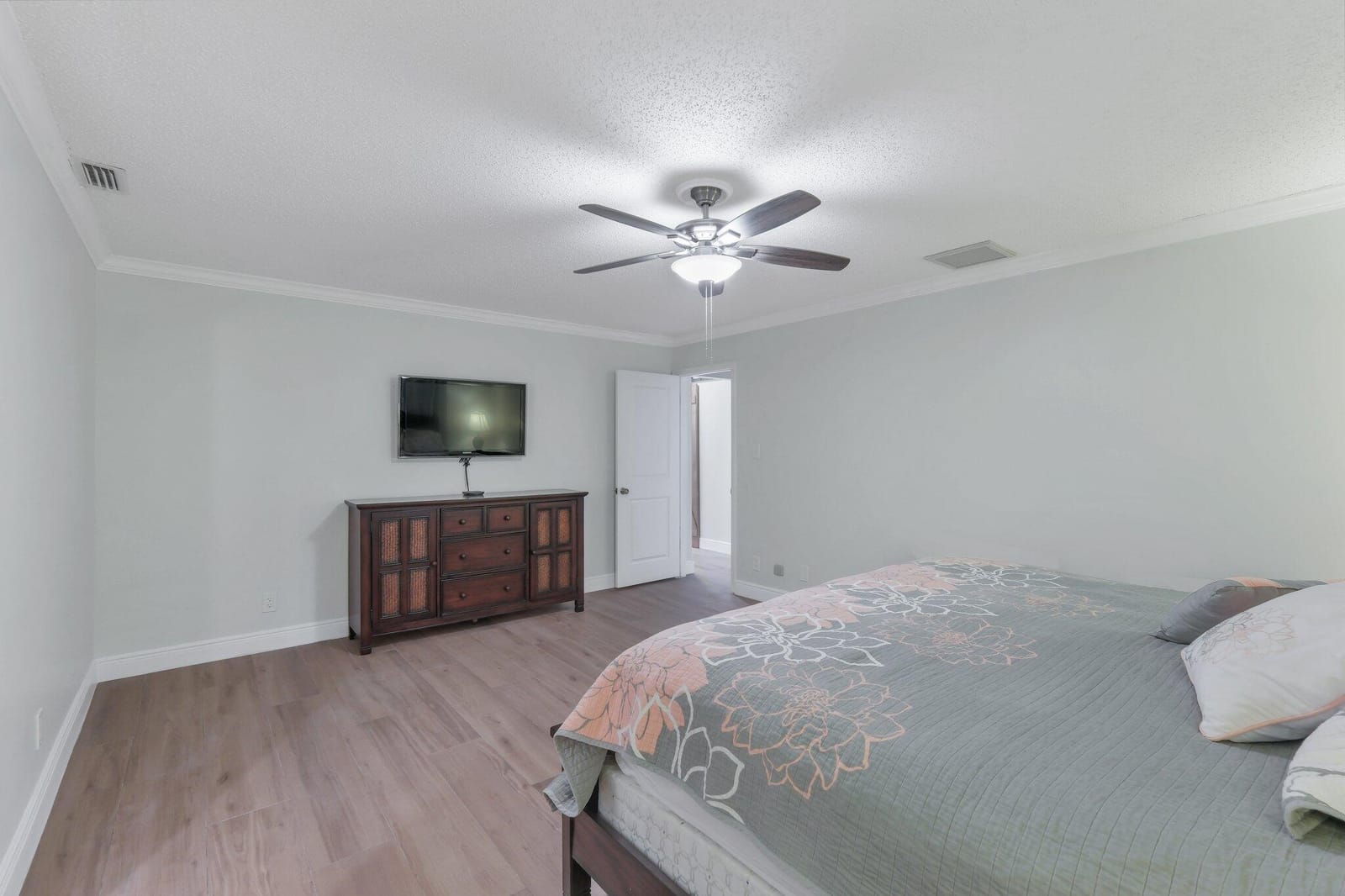 10466 Trailwood Circle — photo 11