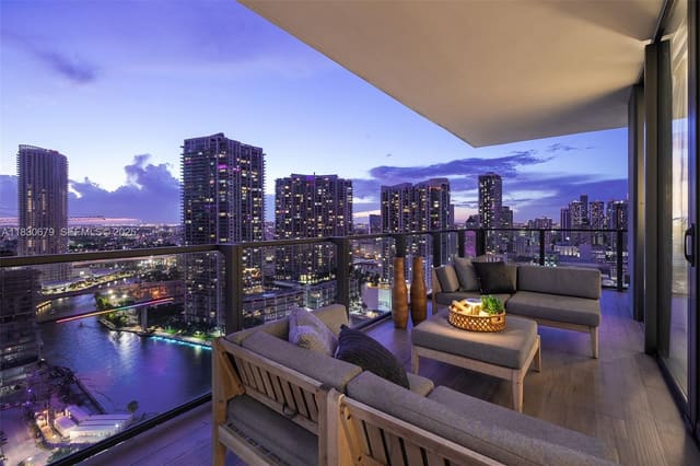 68 SE 6th Street 2512, Miami, FL 33131