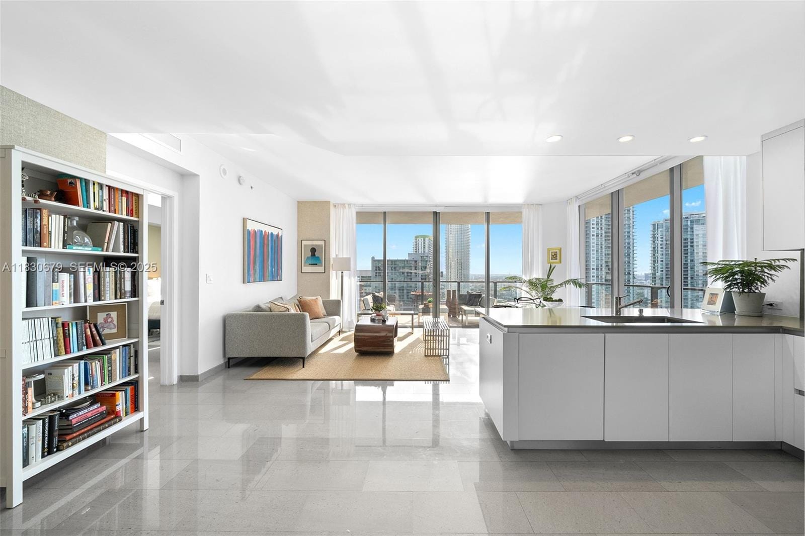 68 SE 6th Street 2512, Miami, FL 33131 photo 3