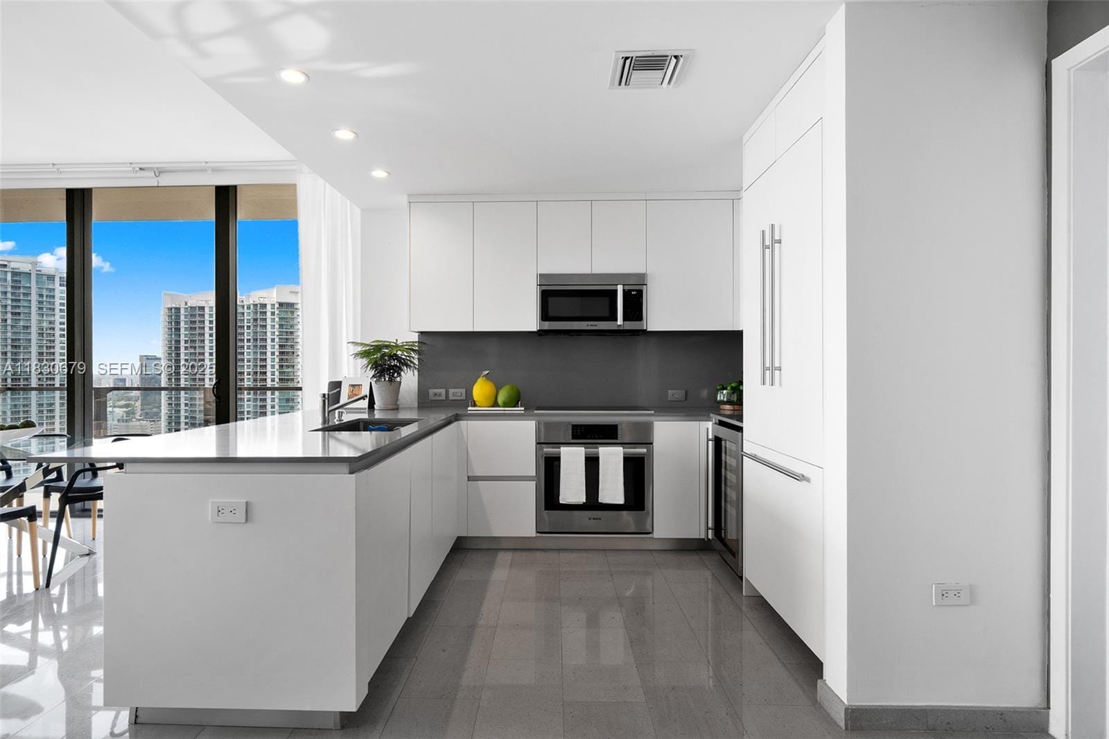 68 SE 6th Street 2512, Miami, FL 33131 photo 6