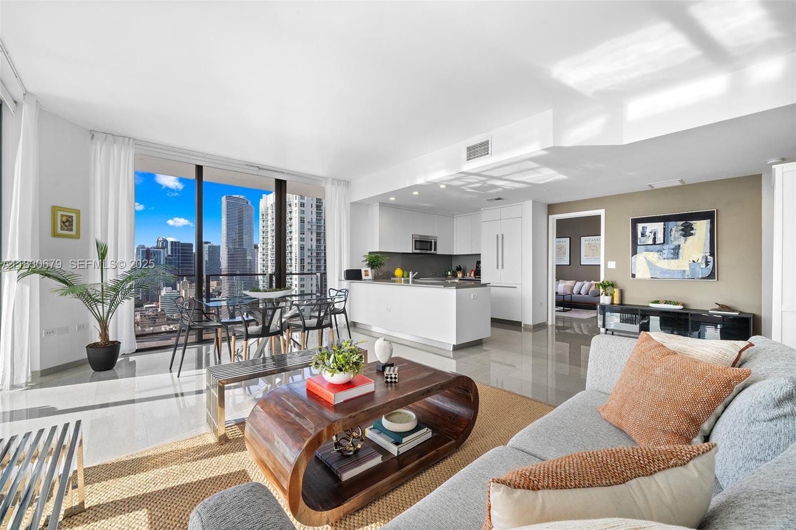 68 SE 6th Street 2512, Miami, FL 33131 photo 7