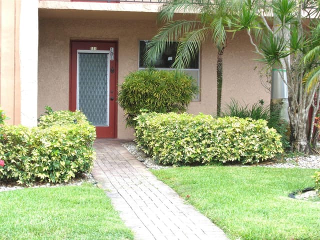 7320 Lake Circle Drive 101, Palm Lakes, Margate, FL