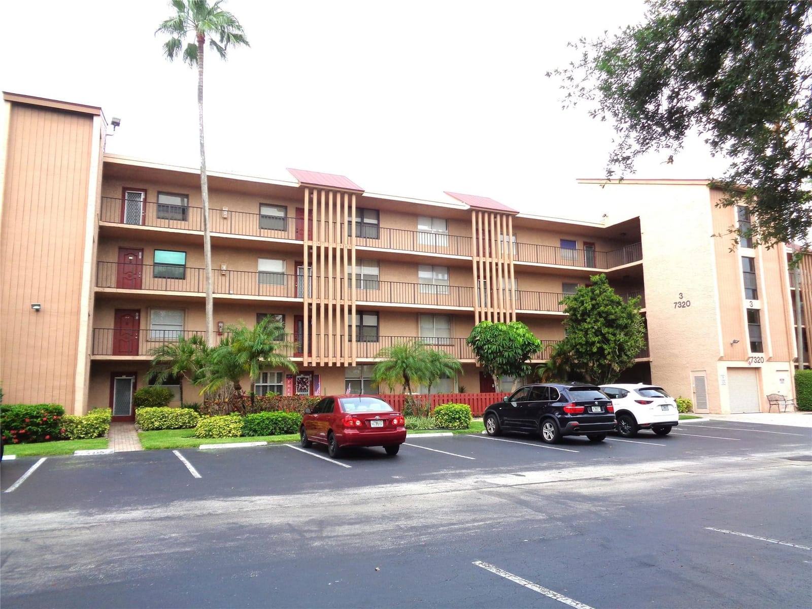 7320 Lake Circle Drive 101 — photo 2