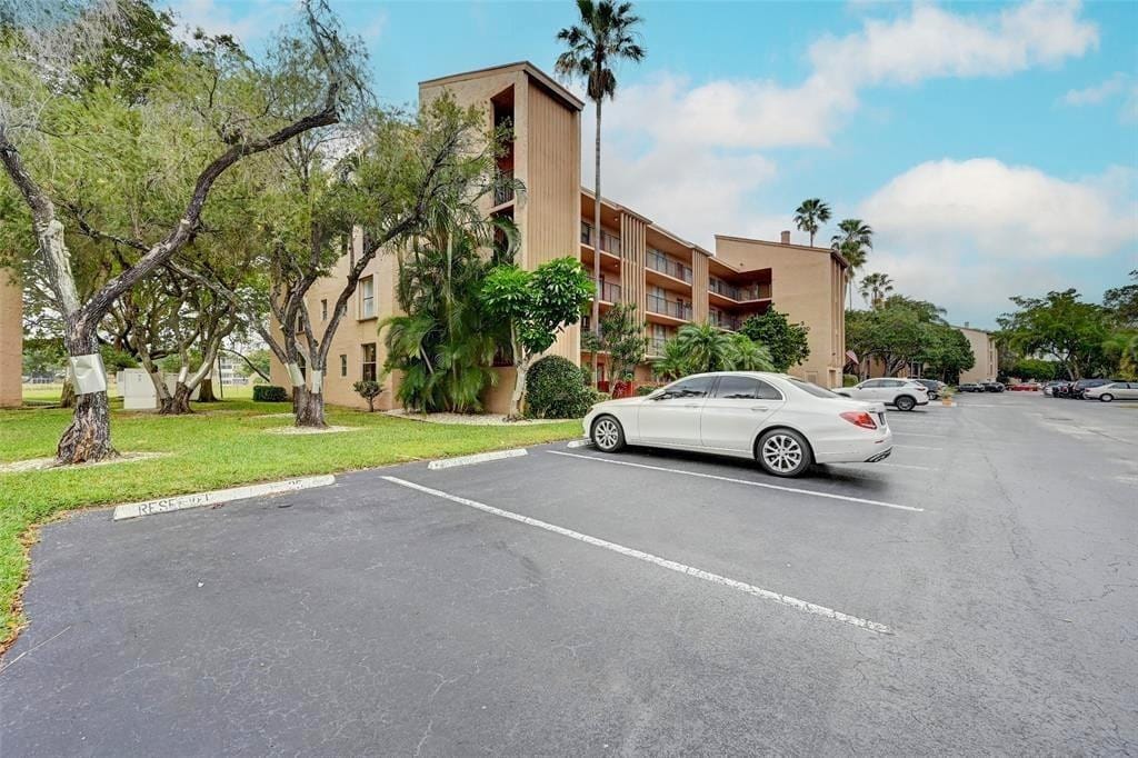 7320 Lake Circle Drive 101, Margate, FL 33063 photo 25