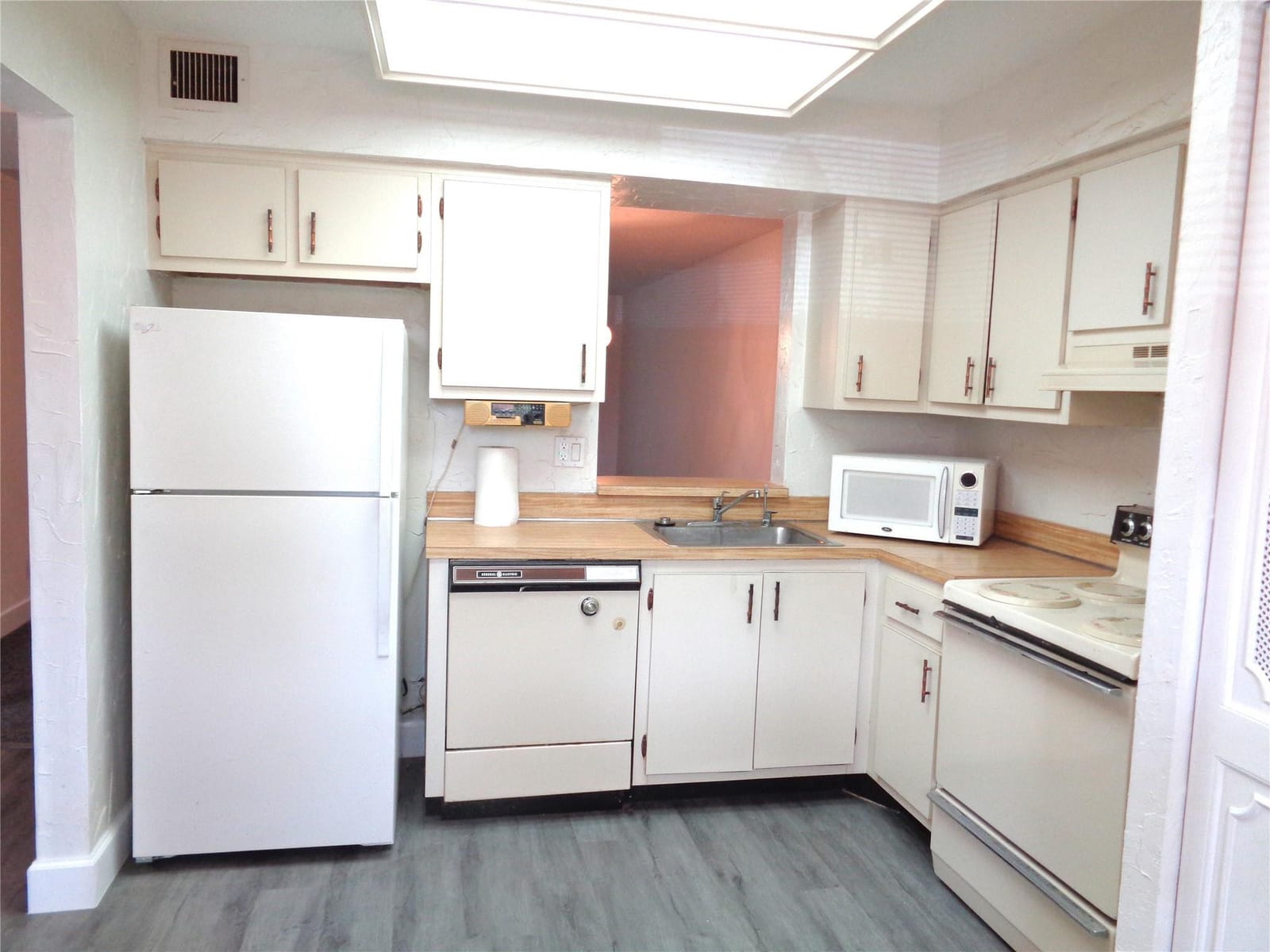7320 Lake Circle Drive 101 — photo 9