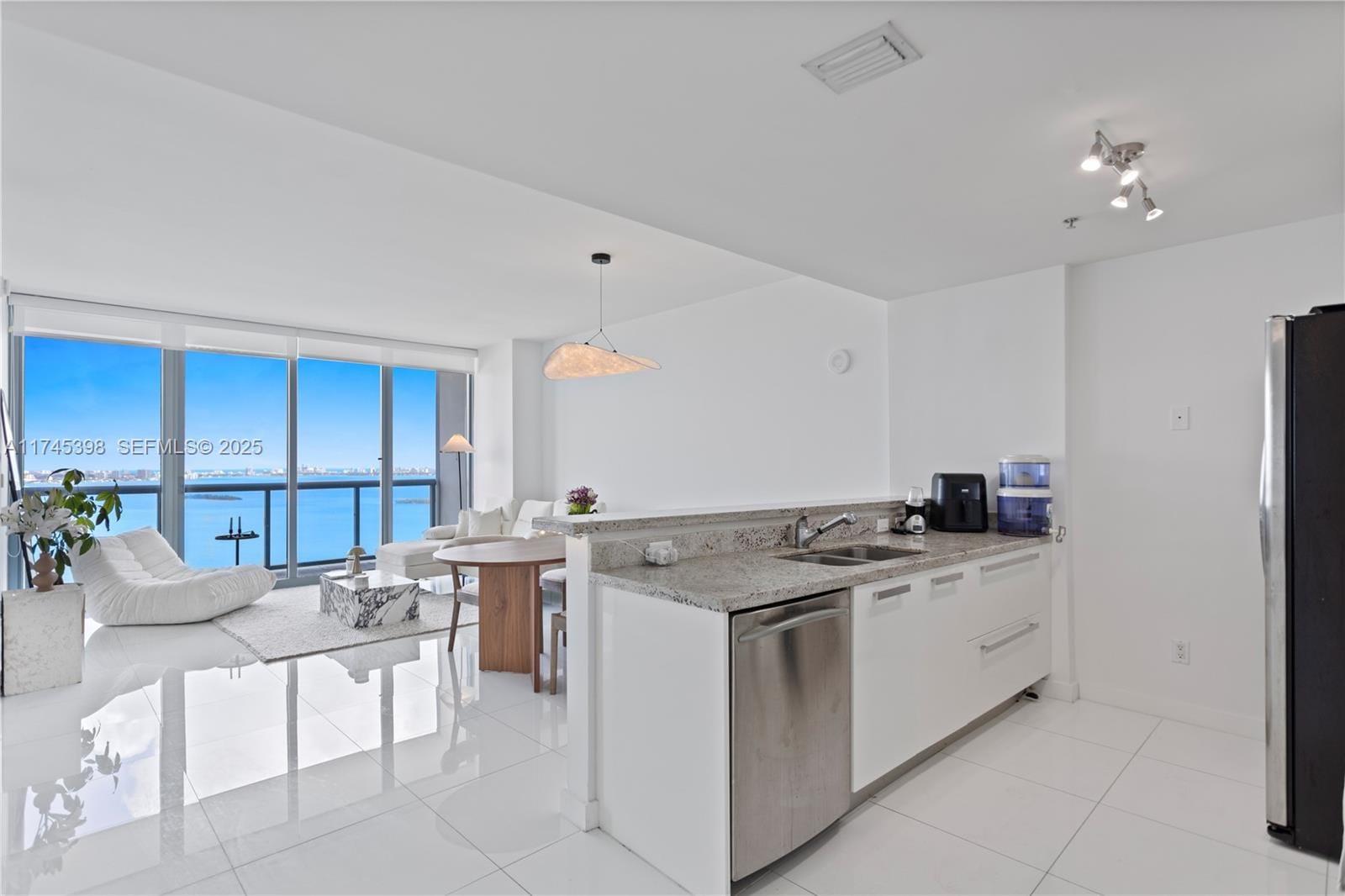 601 NE 36th Street 3011, Miami, FL 33137 photo 2