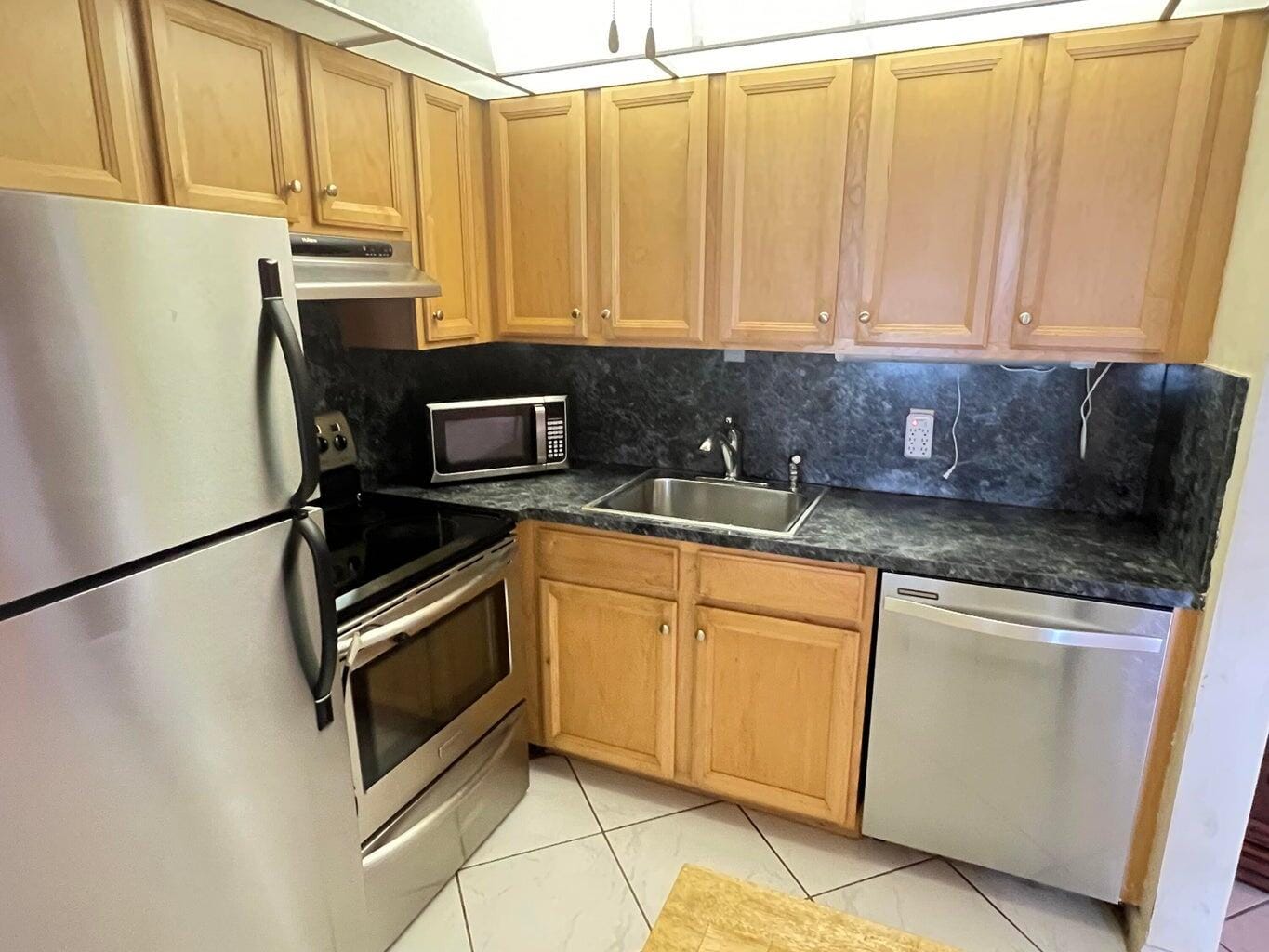 119 Camden F — photo 3
