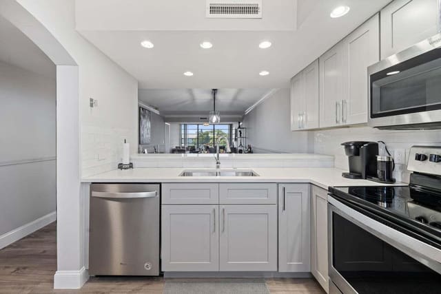 3716 Whitehall Drive 405, West Palm Beach, FL 33401