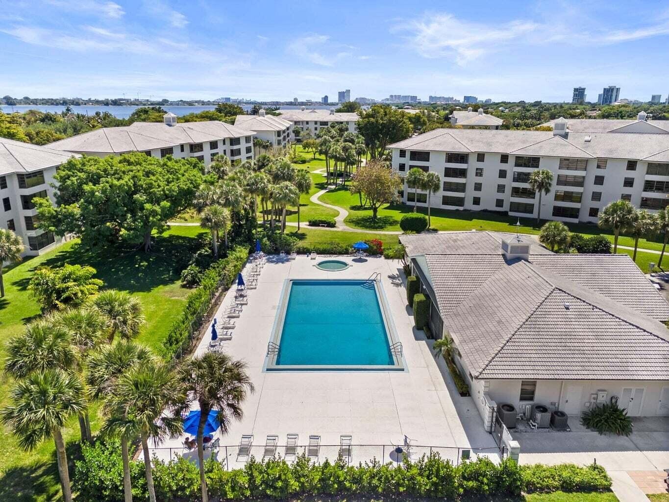 3716 Whitehall Drive 405, West Palm Beach, FL 33401 photo 21