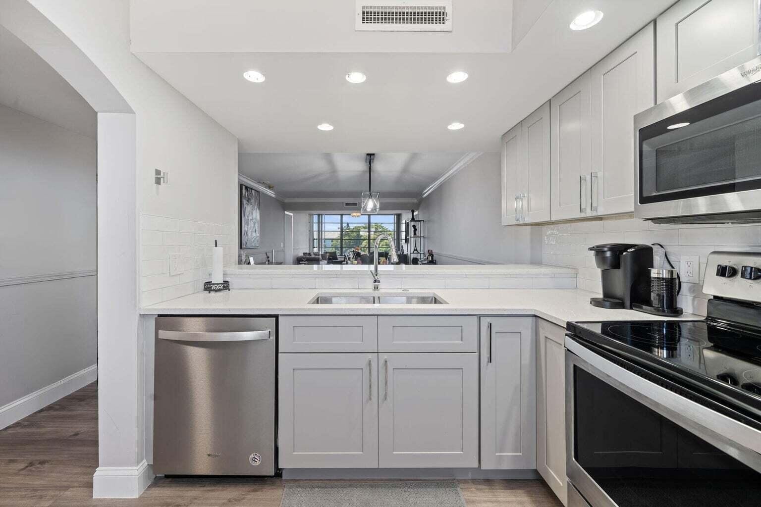 3716 Whitehall Drive 405, West Palm Beach, FL 33401