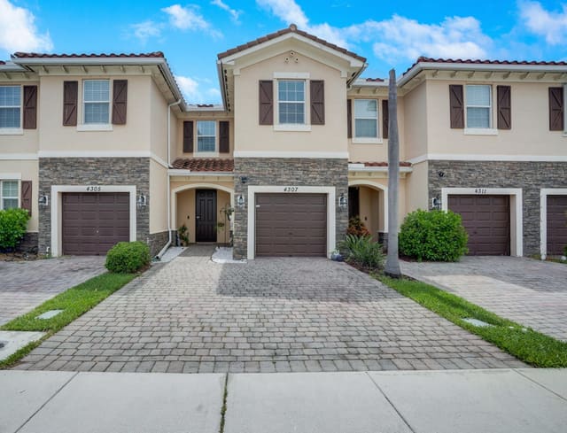 4307 Chalmers Lane, West Palm Beach, FL 33417